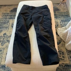 Under armor tactical cargo pants, size 34x30 in black.